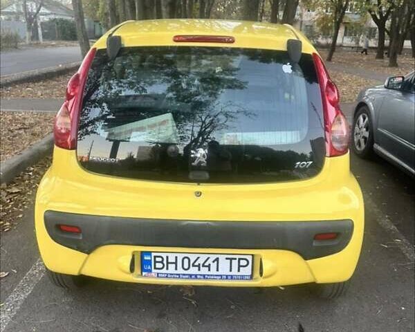 Жовтий Пежо 107, об'ємом двигуна 1 л та пробігом 200 тис. км за 3100 $, фото 3 на Automoto.ua