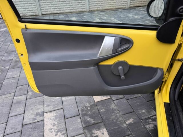 Желтый Пежо 107, объемом двигателя 1 л и пробегом 160 тыс. км за 3500 $, фото 19 на Automoto.ua