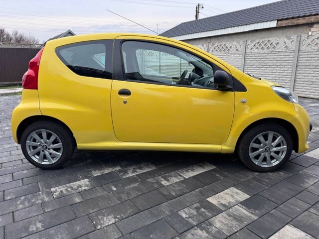 Желтый Пежо 107, объемом двигателя 1 л и пробегом 160 тыс. км за 3500 $, фото 14 на Automoto.ua