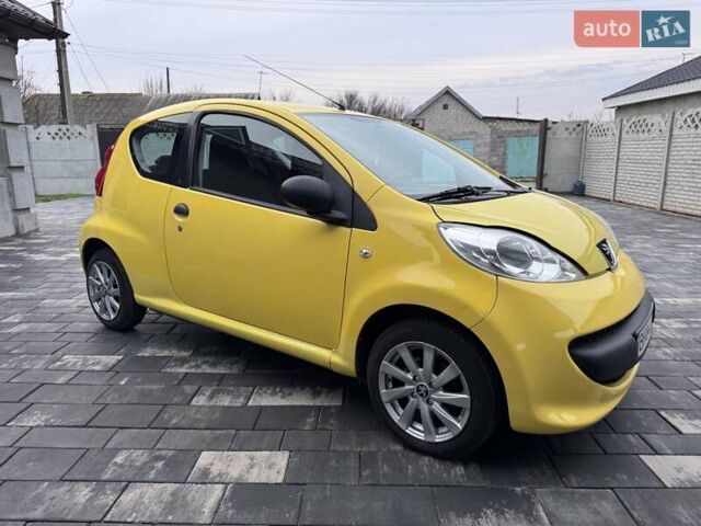 Желтый Пежо 107, объемом двигателя 1 л и пробегом 178 тыс. км за 3500 $, фото 15 на Automoto.ua