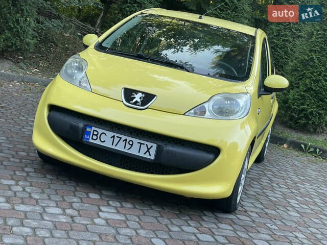 Желтый Пежо 107, объемом двигателя 1 л и пробегом 261 тыс. км за 4190 $, фото 1 на Automoto.ua