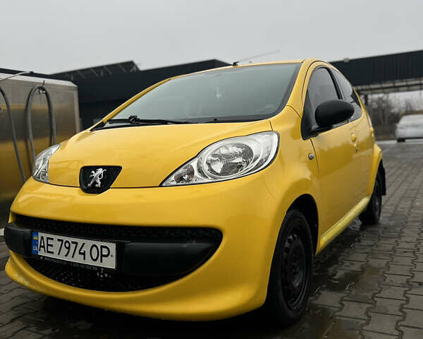 Желтый Пежо 107, объемом двигателя 1 л и пробегом 189 тыс. км за 4100 $, фото 6 на Automoto.ua