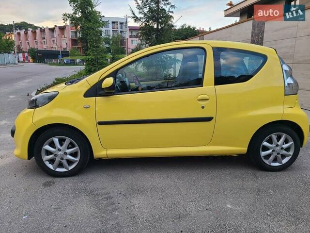 Желтый Пежо 107, объемом двигателя 1 л и пробегом 186 тыс. км за 5000 $, фото 1 на Automoto.ua