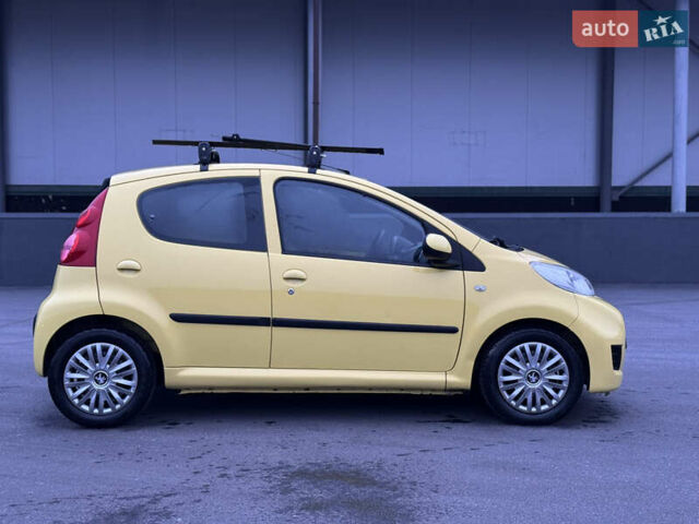 Желтый Пежо 107, объемом двигателя 1 л и пробегом 132 тыс. км за 4950 $, фото 10 на Automoto.ua