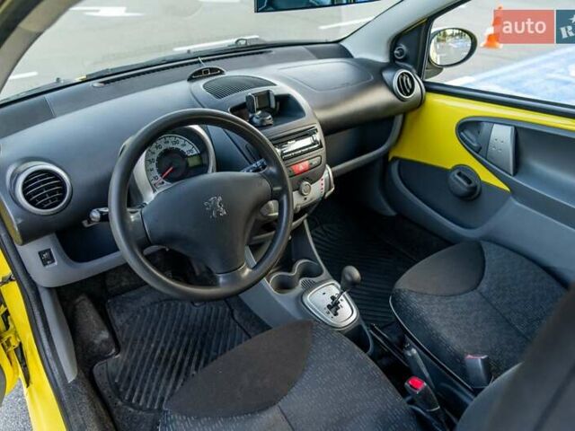 Желтый Пежо 107, объемом двигателя 1 л и пробегом 169 тыс. км за 4500 $, фото 28 на Automoto.ua