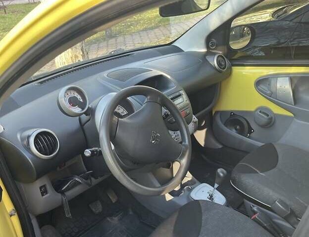 Пежо 107 2010 в Черноморске (Ильичевске) на Automoto.ua Желтый Пежо 107, объемом двигателя 1 л и пробегом 94 тыс. км за 6000 $, фото 1 на Automoto.ua
