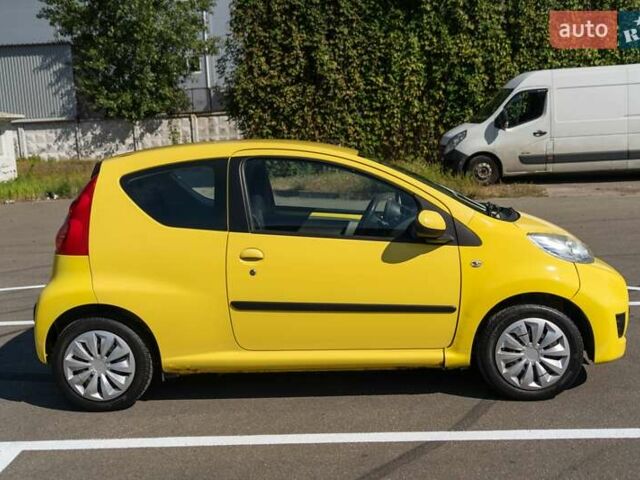 Желтый Пежо 107, объемом двигателя 1 л и пробегом 169 тыс. км за 4500 $, фото 7 на Automoto.ua