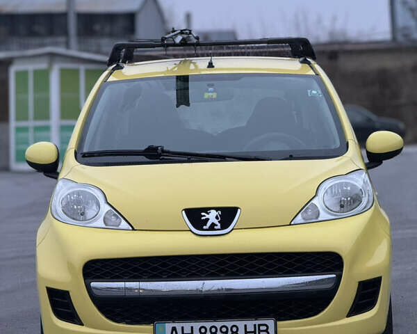 Желтый Пежо 107, объемом двигателя 1 л и пробегом 132 тыс. км за 4950 $, фото 7 на Automoto.ua