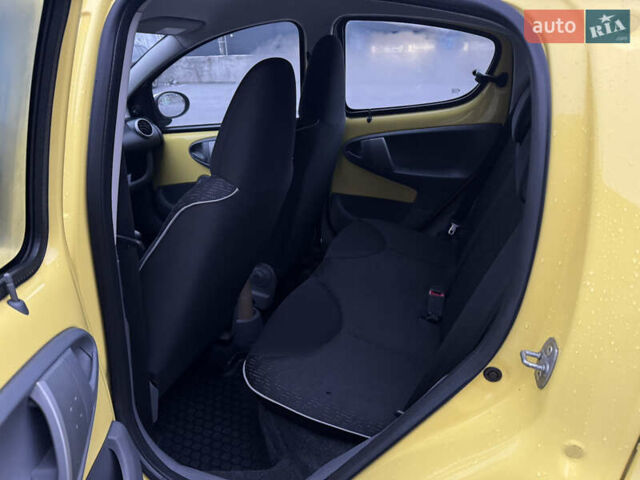 Желтый Пежо 107, объемом двигателя 1 л и пробегом 132 тыс. км за 4950 $, фото 22 на Automoto.ua