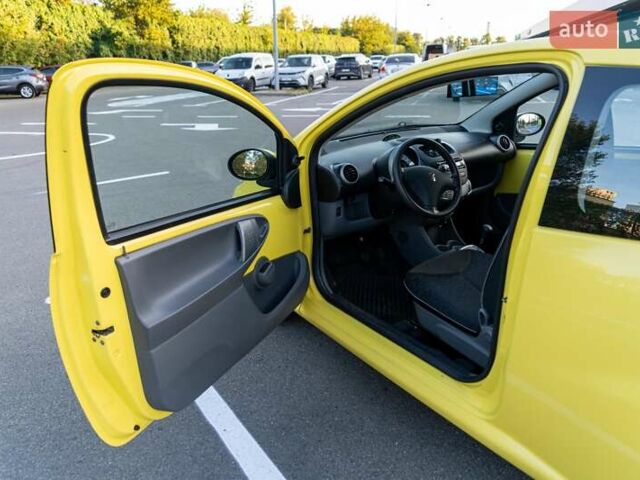 Желтый Пежо 107, объемом двигателя 1 л и пробегом 169 тыс. км за 4500 $, фото 25 на Automoto.ua