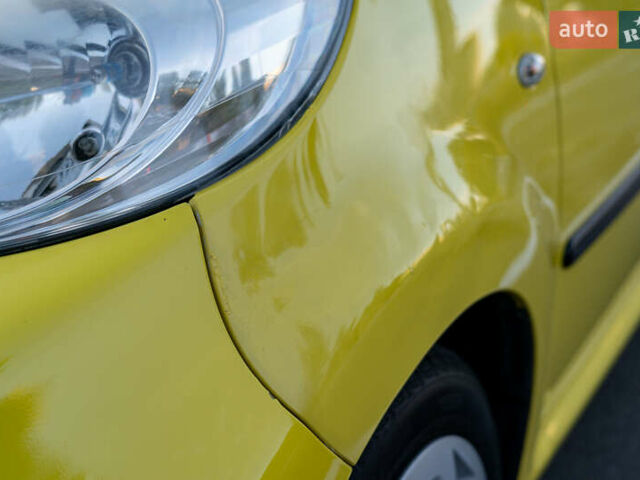 Желтый Пежо 107, объемом двигателя 1 л и пробегом 169 тыс. км за 4500 $, фото 18 на Automoto.ua