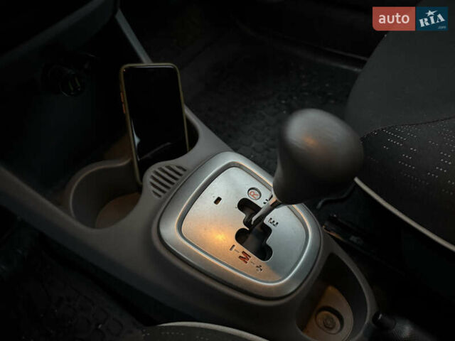 Желтый Пежо 107, объемом двигателя 1 л и пробегом 132 тыс. км за 4950 $, фото 21 на Automoto.ua