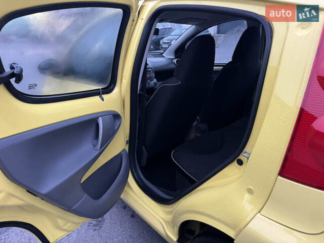 Желтый Пежо 107, объемом двигателя 1 л и пробегом 132 тыс. км за 4950 $, фото 23 на Automoto.ua