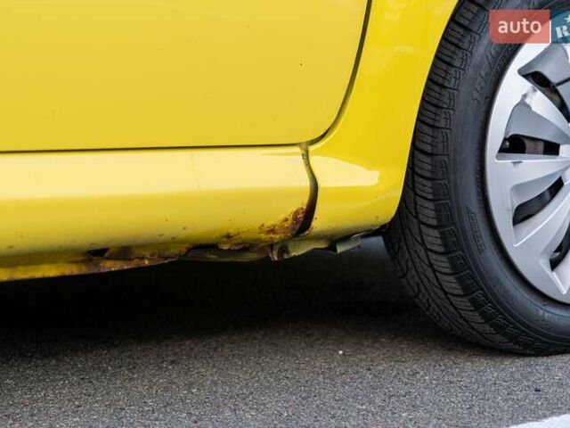 Желтый Пежо 107, объемом двигателя 1 л и пробегом 169 тыс. км за 4500 $, фото 21 на Automoto.ua