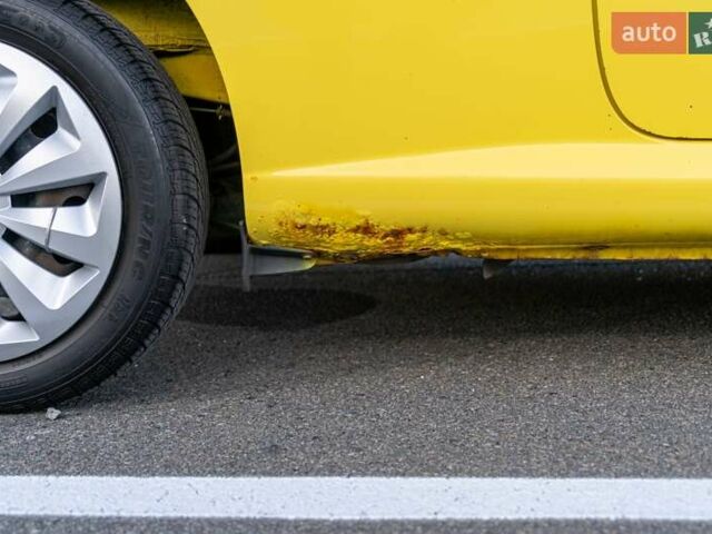 Желтый Пежо 107, объемом двигателя 1 л и пробегом 169 тыс. км за 4500 $, фото 20 на Automoto.ua