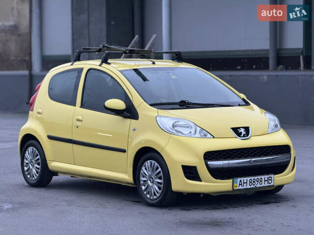Желтый Пежо 107, объемом двигателя 1 л и пробегом 132 тыс. км за 4950 $, фото 9 на Automoto.ua