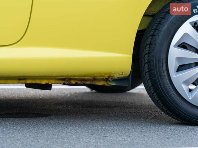 Желтый Пежо 107, объемом двигателя 1 л и пробегом 169 тыс. км за 4500 $, фото 23 на Automoto.ua