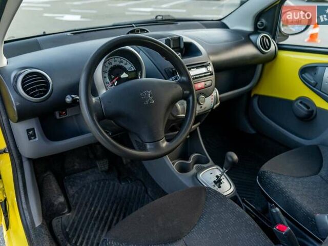 Желтый Пежо 107, объемом двигателя 1 л и пробегом 169 тыс. км за 4500 $, фото 26 на Automoto.ua