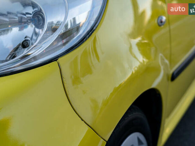 Желтый Пежо 107, объемом двигателя 1 л и пробегом 169 тыс. км за 4500 $, фото 17 на Automoto.ua