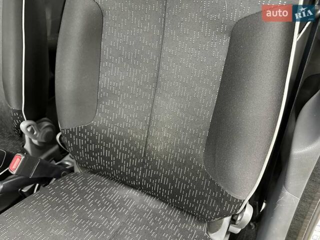 Желтый Пежо 107, объемом двигателя 1 л и пробегом 127 тыс. км за 5950 $, фото 37 на Automoto.ua