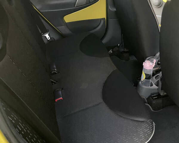 Пежо 107 2011 в Киеве на Automoto.ua Желтый Пежо 107, объемом двигателя 1 л и пробегом 94 тыс. км за 5700 $, фото 12 на Automoto.ua