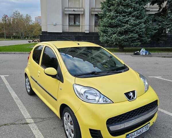 Желтый Пежо 107, объемом двигателя 1 л и пробегом 284 тыс. км за 5100 $, фото 6 на Automoto.ua