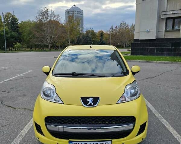 Желтый Пежо 107, объемом двигателя 1 л и пробегом 284 тыс. км за 5100 $, фото 3 на Automoto.ua