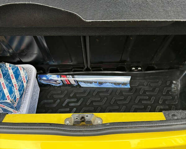 Пежо 107 2011 в Киеве на Automoto.ua Желтый Пежо 107, объемом двигателя 1 л и пробегом 94 тыс. км за 5700 $, фото 6 на Automoto.ua