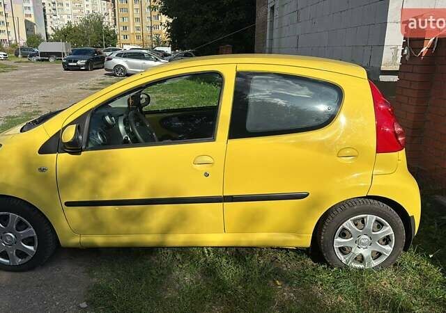 Жовтий Пежо 107, об'ємом двигуна 1 л та пробігом 105 тис. км за 5700 $, фото 1 на Automoto.ua