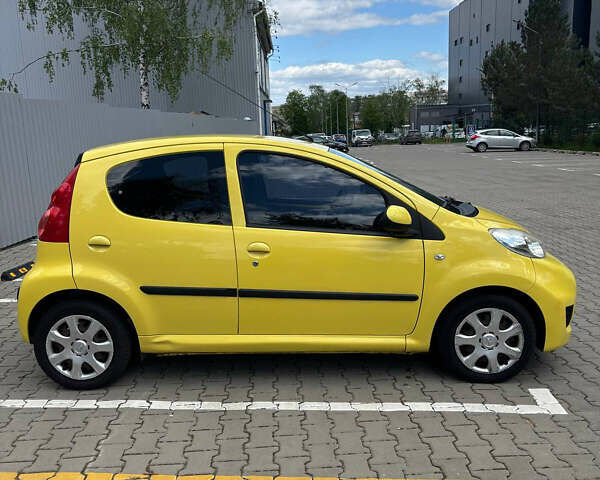 Пежо 107 2011 в Киеве на Automoto.ua Желтый Пежо 107, объемом двигателя 1 л и пробегом 94 тыс. км за 5700 $, фото 3 на Automoto.ua