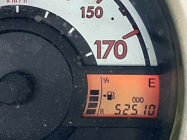 Желтый Пежо 107, объемом двигателя 1 л и пробегом 52 тыс. км за 5700 $, фото 3 на Automoto.ua