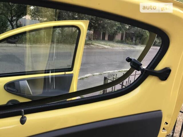 Жовтий Пежо 107, об'ємом двигуна 1 л та пробігом 94 тис. км за 6800 $, фото 84 на Automoto.ua