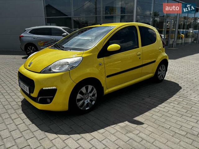 Желтый Пежо 107, объемом двигателя 1 л и пробегом 122 тыс. км за 5250 $, фото 3 на Automoto.ua