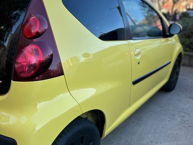Жовтий Пежо 107, об'ємом двигуна 1 л та пробігом 134 тис. км за 4700 $, фото 2 на Automoto.ua