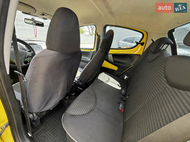 Желтый Пежо 107, объемом двигателя 1 л и пробегом 122 тыс. км за 5250 $, фото 16 на Automoto.ua