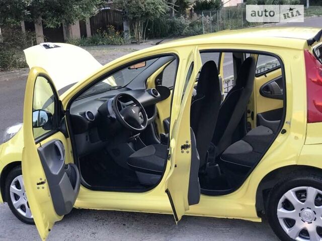 Жовтий Пежо 107, об'ємом двигуна 1 л та пробігом 94 тис. км за 6800 $, фото 48 на Automoto.ua