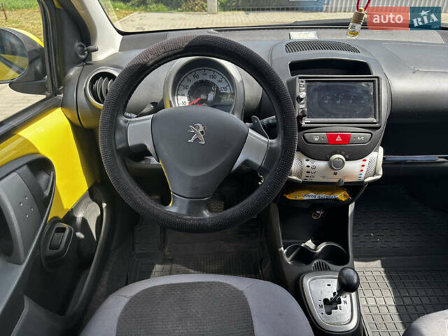 Желтый Пежо 107, объемом двигателя 1 л и пробегом 122 тыс. км за 5250 $, фото 18 на Automoto.ua