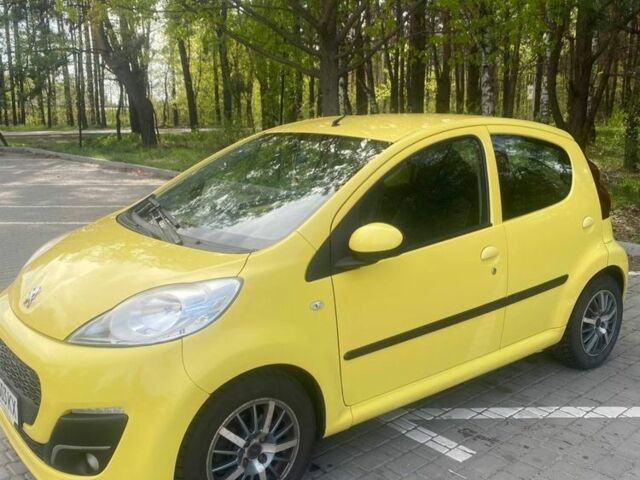 Жовтий Пежо 107, об'ємом двигуна 1 л та пробігом 180 тис. км за 6300 $, фото 3 на Automoto.ua