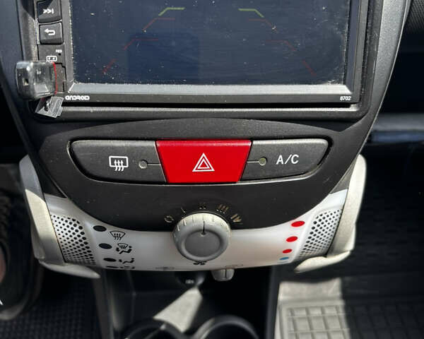 Желтый Пежо 107, объемом двигателя 1 л и пробегом 122 тыс. км за 5250 $, фото 21 на Automoto.ua