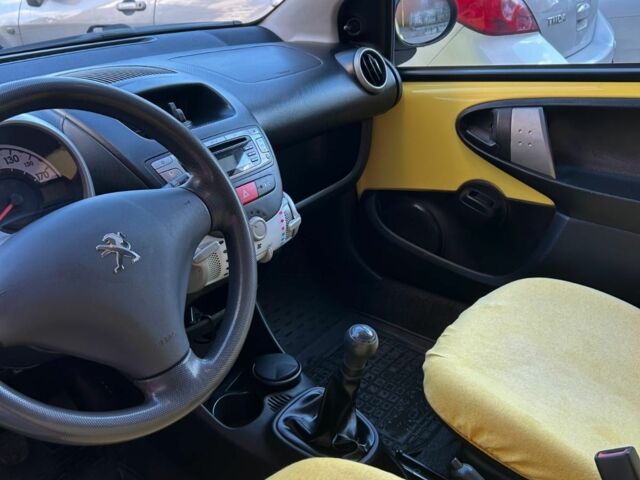 Жовтий Пежо 107, об'ємом двигуна 1 л та пробігом 134 тис. км за 4700 $, фото 4 на Automoto.ua