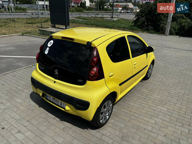Желтый Пежо 107, объемом двигателя 1 л и пробегом 122 тыс. км за 5250 $, фото 8 на Automoto.ua