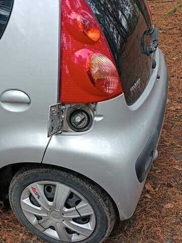 Серый Пежо 107, объемом двигателя 0.98 л и пробегом 148 тыс. км за 4000 $, фото 12 на Automoto.ua