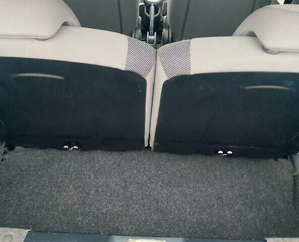 Серый Пежо 107, объемом двигателя 1 л и пробегом 112 тыс. км за 4200 $, фото 10 на Automoto.ua