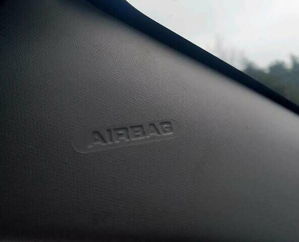 Серый Пежо 107, объемом двигателя 1 л и пробегом 112 тыс. км за 4200 $, фото 4 на Automoto.ua