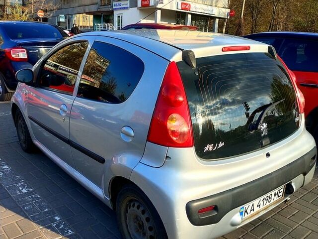 Серый Пежо 107, объемом двигателя 1 л и пробегом 230 тыс. км за 4100 $, фото 3 на Automoto.ua