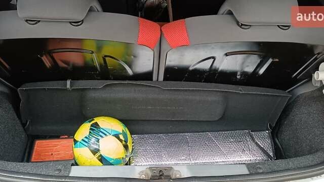 Серый Пежо 107, объемом двигателя 0.98 л и пробегом 148 тыс. км за 4000 $, фото 9 на Automoto.ua