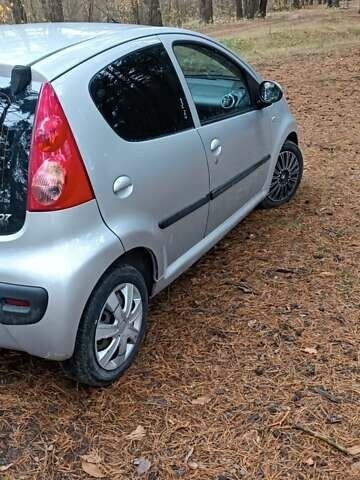 Серый Пежо 107, объемом двигателя 0.98 л и пробегом 148 тыс. км за 4000 $, фото 8 на Automoto.ua