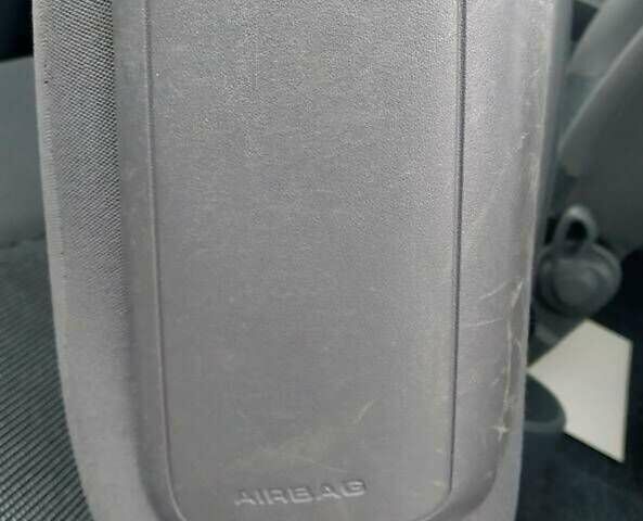 Серый Пежо 107, объемом двигателя 1 л и пробегом 112 тыс. км за 4200 $, фото 14 на Automoto.ua