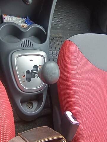 Серый Пежо 107, объемом двигателя 0.98 л и пробегом 148 тыс. км за 4000 $, фото 19 на Automoto.ua