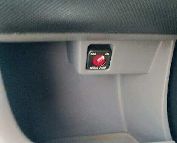 Серый Пежо 107, объемом двигателя 1 л и пробегом 112 тыс. км за 4200 $, фото 12 на Automoto.ua